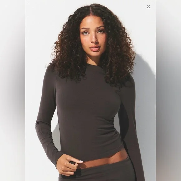 NWT SKIMS COTTON JERSEY LONG SLEEVE T-SHIRT - Picture 2 of 7